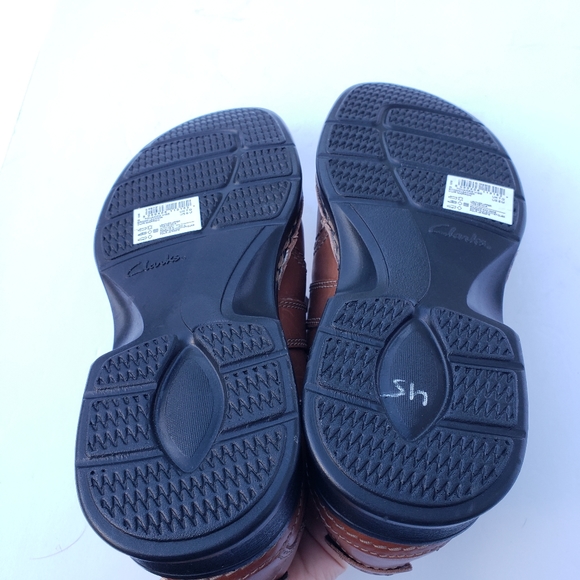 NWOB Clarks lace up brown leather dress shoes - Picture 7 of 10